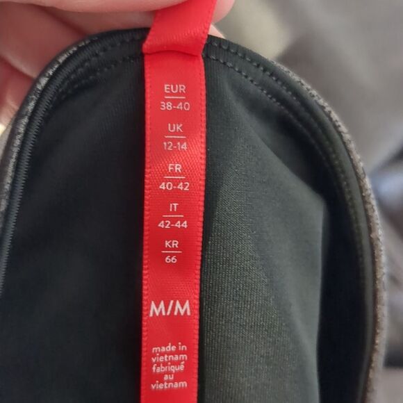 Spanx Faux Leather Compression Leggings Women's Size Medium - Picture 7 of 8